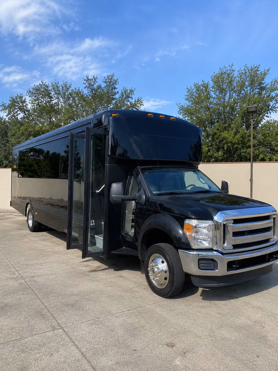 victorville 20 passenger party bus