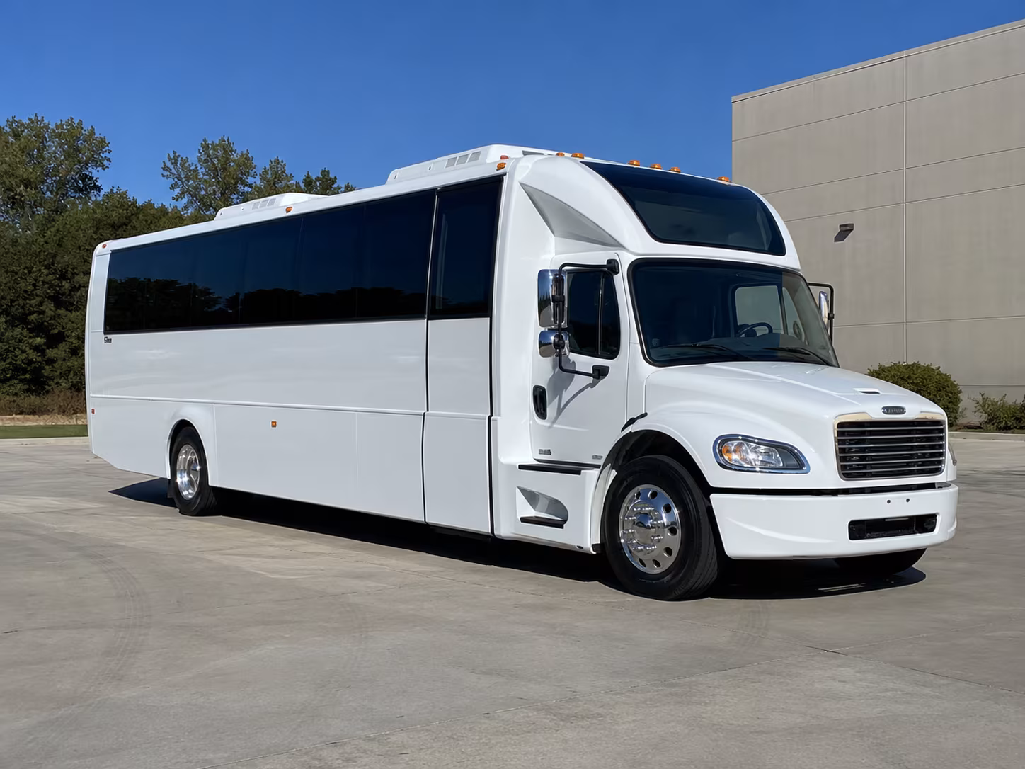 victorville 28 passenger party bus